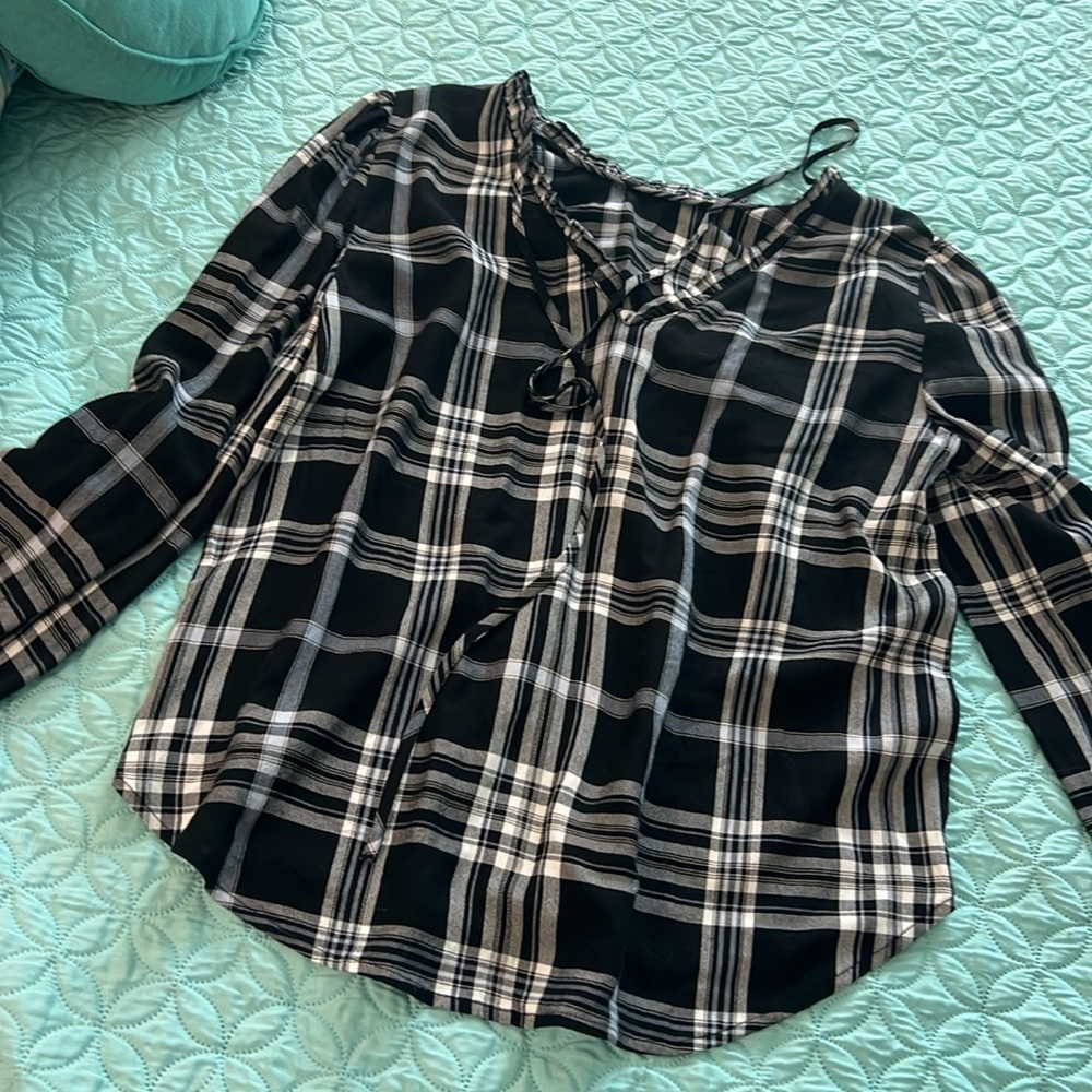 Loft flowy boho blouse M black plaid - Picture 2 of 4